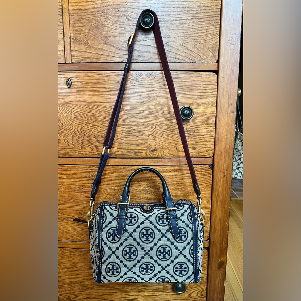 Tory Burch Navy T Monogram Jacquard Barrel Bag - Picture 13 of 15